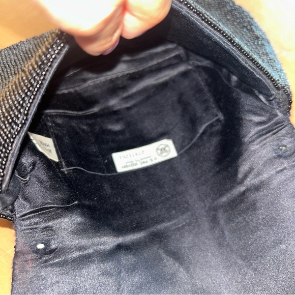 Elegant Beaded Clutch in Black and Gold - Picture 4 of 4